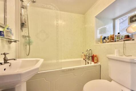 Bathroom_.jpeg