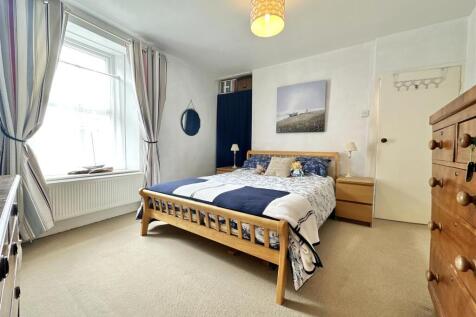 Bedroom 1.jpg