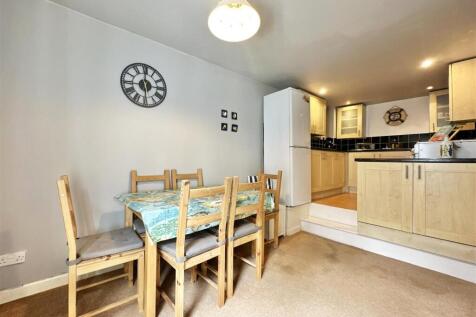Dining Area.jpg