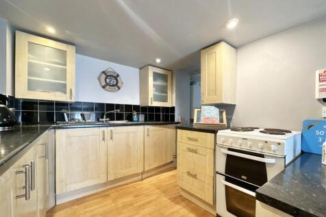 Kitchen...jpg