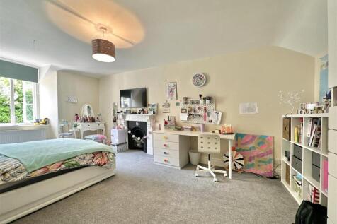 Bedroom_2.jpg
