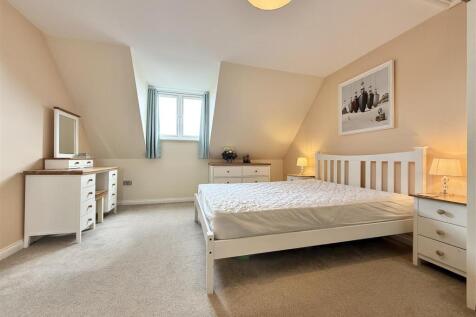 Bedroom 1.jpg