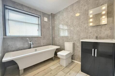 Family Bathroom.jpg