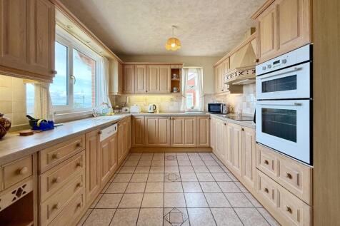 Kitchen.JPG