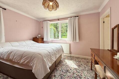 Bedroom 1.JPG