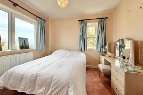 Bedroom 2.JPG