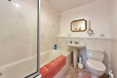 Bathroom.JPG