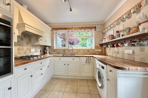 Kitchen_.jpeg