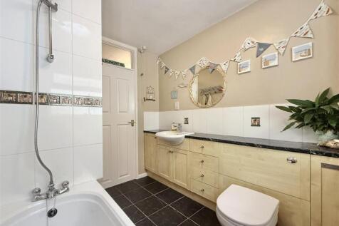 Family Bathroom.jpeg