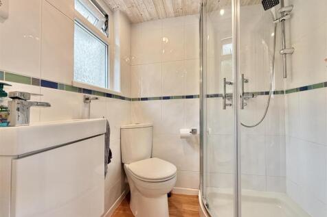 Bedroom 2 Ensuite.jpeg
