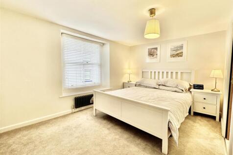 Bedroom 1.jpg