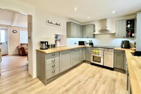 Kitchen_.jpg