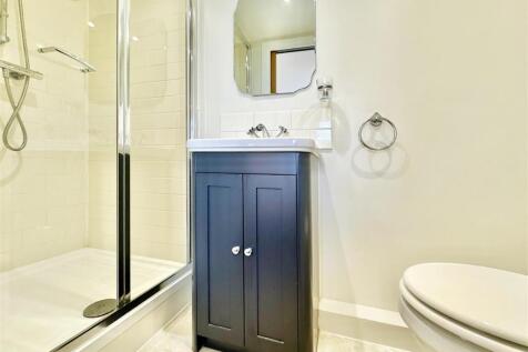 Bedroom 3 Ensuite.jpg