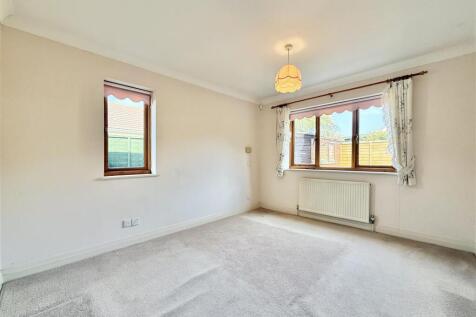 Bedroom 1.jpg