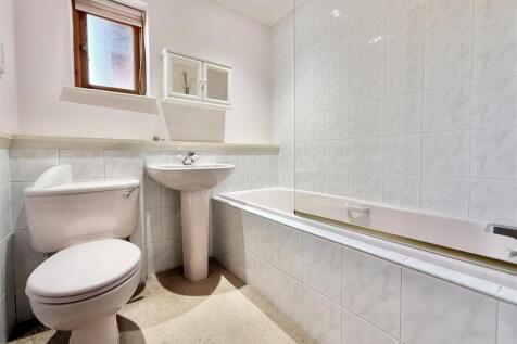 Bedroom 1 Ensuite.jpg