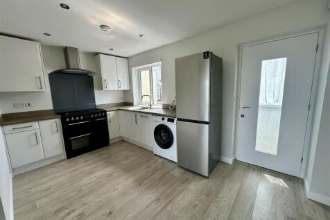 Kitchen 1.jpeg