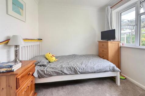 Bed 4.JPG