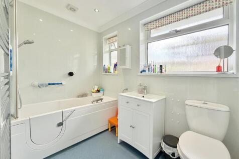 Bathroom.JPG