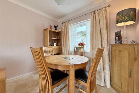 Dining Area.JPG
