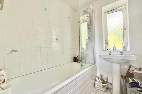 Bathroom.jpg