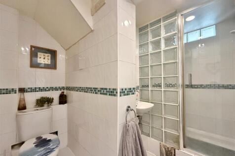 Bedroom 3 Ensuite.jpg