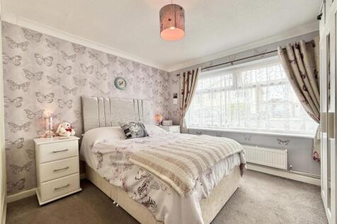 Bedroom 1.jpg