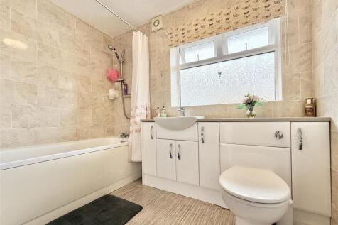 Family Bathroom.jpg