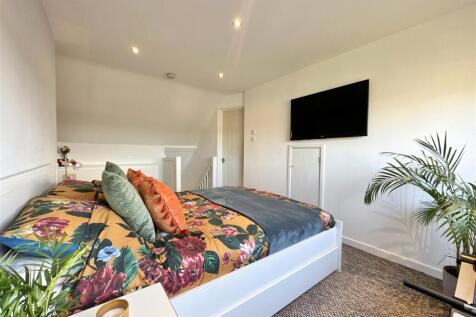 Master  Bedroom.jpg