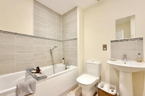 Family Bathroom.JPG