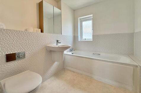 Bathroom.JPG