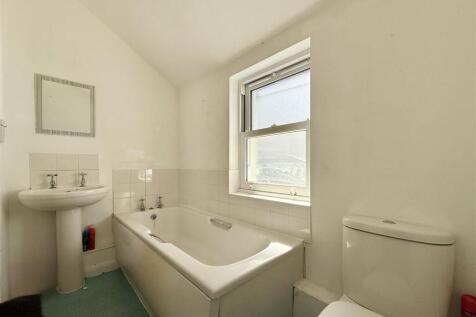 F2 Bathroom.jpg