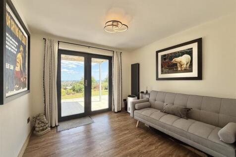 Bedroom 4.jpg