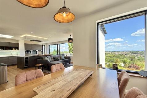 Dining Area.jpg