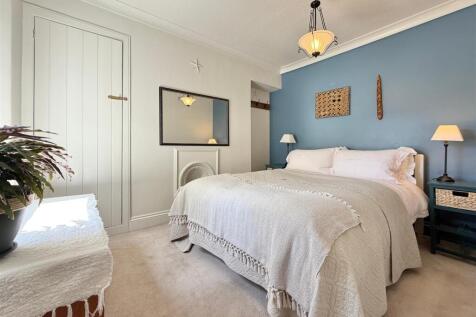 Bedroom 2.JPG