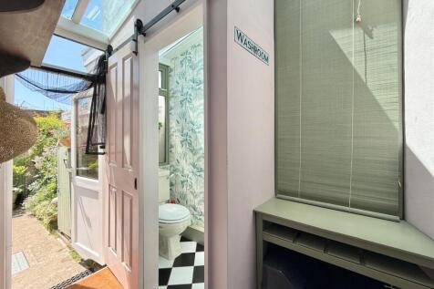 Downstairs WC &amp; Store.JPG
