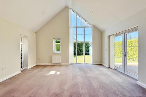 Vaulted Ceiling.JPG
