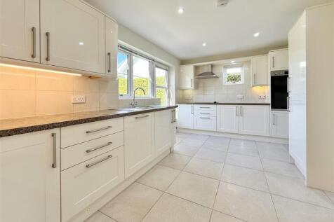 Kitchen Full.JPG