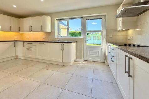 Kitchen Towards Rear Garden.JPG