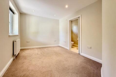Downstairs Bed 4.JPG
