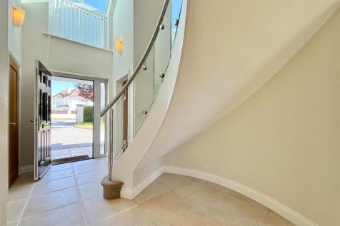 Entrance Hallway.JPG
