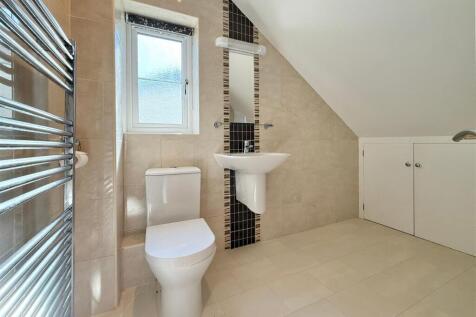 Bed 1 En Suite.JPG