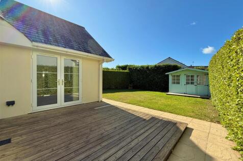 Deck From Kitchen Into Garden.JPG