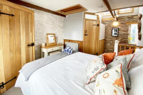 Bedroom 1.JPG