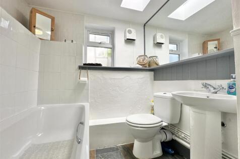 Family Bathroom.jpg