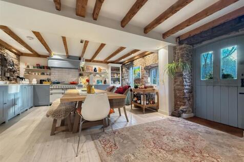 Kitchen Area.JPG