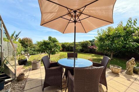 Rear Patio.JPG