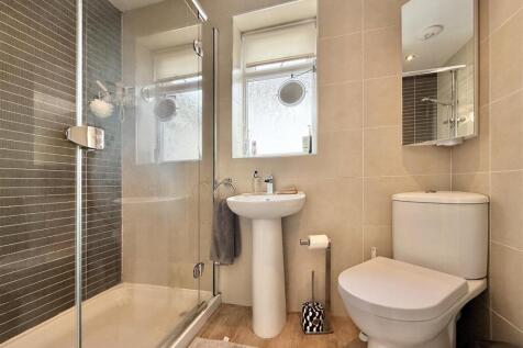 Master Ensuite.jpeg