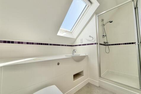 Bedroom 1 Ensuite.jpg