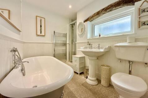 Family Bathroom.JPG