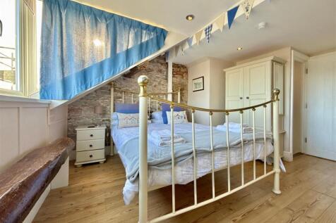 Bedroom 1 Towards En Suite.JPG